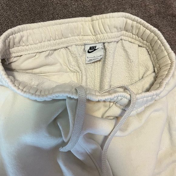 Women’s Nike sweats! - Picture 2 of 2